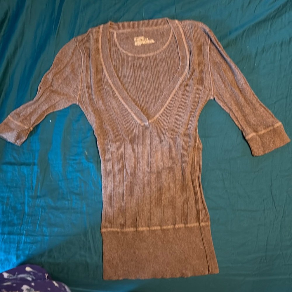 Mossimo ribbed v neck shirt in size M.